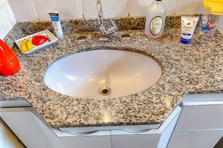 Casa à venda com 140m², 3 quartos e 2 vagasBanheiro