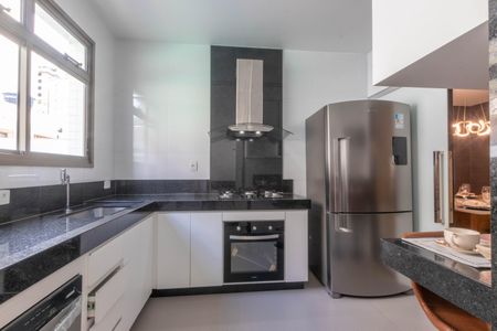 Apartamento à venda com 129m², 3 quartos e 3 vagas Apartamento à venda com 129m², 3 quartos e 3 vagasCozinha