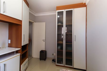 Apartamento à venda com 107m², 3 quartos e 2 vagasQuarto 2