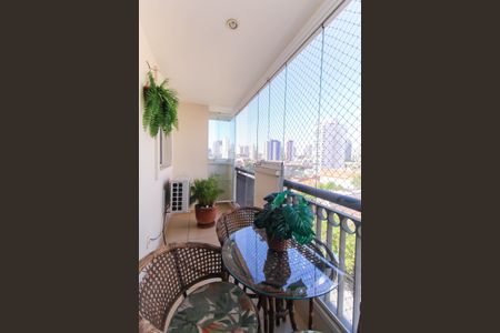 Apartamento à venda com 107m², 3 quartos e 2 vagasVaranda