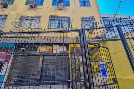 Apartamento à venda com 65m², 2 quartos e sem vaga Apartamento à venda com 65m², 2 quartos e sem vagaFachada do condomínio com placa