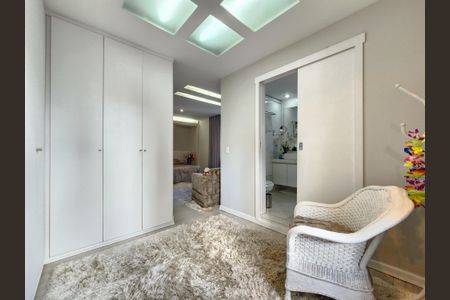 Apartamento à venda com 140m², 4 quartos e 4 vagasCloset