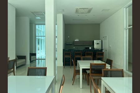 Apartamento à venda com 69m², 2 quartos e 1 vaga Apartamento à venda com 69m², 2 quartos e 1 vagaÁrea comum - Salão de festas
