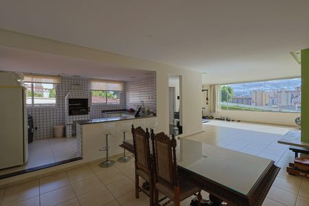 Casa à venda com 740m², 5 quartos e 6 vagas Casa à venda com 740m², 5 quartos e 6 vagasSala de Jantar