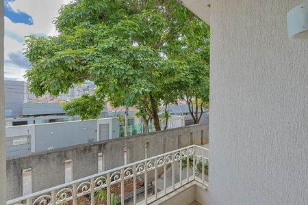 Casa à venda com 740m², 5 quartos e 6 vagas Casa à venda com 740m², 5 quartos e 6 vagasVaranda da Suíte 2