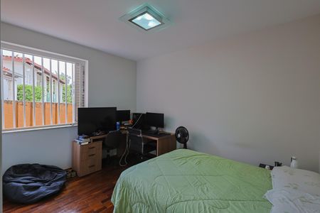 Casa à venda com 740m², 5 quartos e 6 vagas Casa à venda com 740m², 5 quartos e 6 vagasQuarto 3