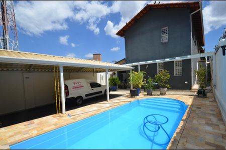Casa à venda com 300m², 4 quartos e 2 vagas Casa à venda com 300m², 4 quartos e 2 vagasArea piscina