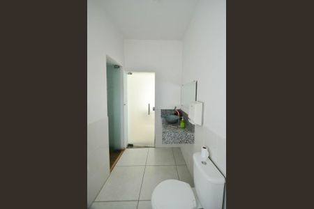 Casa à venda com 300m², 4 quartos e 2 vagas Casa à venda com 300m², 4 quartos e 2 vagasBanheiro / casa1