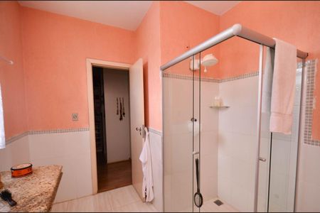 Casa à venda com 300m², 4 quartos e 2 vagas Casa à venda com 300m², 4 quartos e 2 vagasBanheiro suite/ casa2