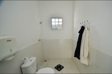 Casa à venda com 300m², 4 quartos e 2 vagas Casa à venda com 300m², 4 quartos e 2 vagasBanheiro / casa1