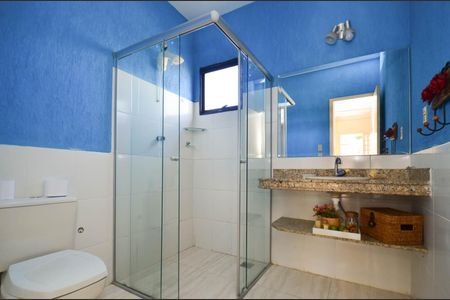Casa à venda com 300m², 4 quartos e 2 vagas Casa à venda com 300m², 4 quartos e 2 vagasBanheiro social / casa2