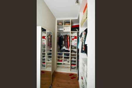 Casa à venda com 300m², 4 quartos e 2 vagas Casa à venda com 300m², 4 quartos e 2 vagasSuíte casa2 Closet