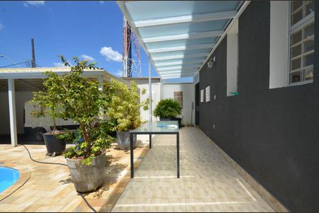 Casa à venda com 300m², 4 quartos e 2 vagas Casa à venda com 300m², 4 quartos e 2 vagasArea piscina