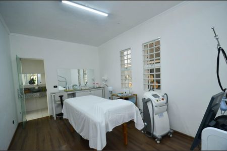 Casa à venda com 300m², 4 quartos e 2 vagas Casa à venda com 300m², 4 quartos e 2 vagasQuarto  casa1