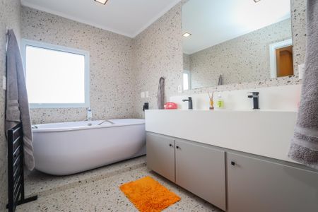 Apartamento à venda com 140m², 2 quartos e 1 vaga Apartamento à venda com 140m², 2 quartos e 1 vagaBanheiro da Suite