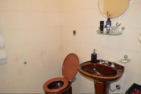 Casa à venda com 350m², 4 quartos e 3 vagasBanheiro da Suíte 1