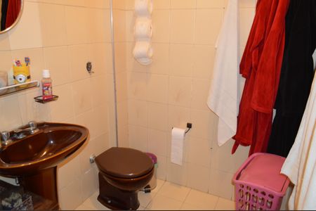 Casa à venda com 350m², 4 quartos e 3 vagasBanheiro da Suíte 2