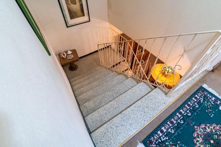 Casa à venda com 226m², 3 quartos e 1 vaga Casa à venda com 226m², 3 quartos e 1 vagaEscada