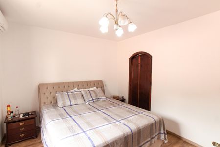 Casa à venda com 500m², 3 quartos e 5 vagas Casa à venda com 500m², 3 quartos e 5 vagasSuíte 1