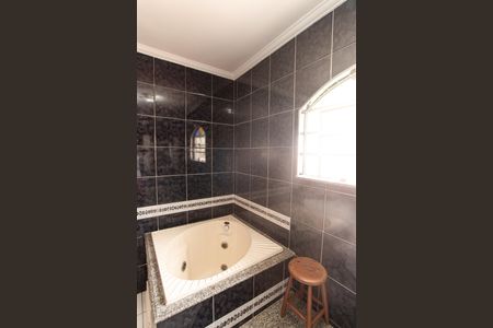 Casa à venda com 500m², 3 quartos e 5 vagas Casa à venda com 500m², 3 quartos e 5 vagasBanheiro da Suíte 1