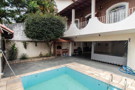 Casa à venda com 500m², 3 quartos e 5 vagas Casa à venda com 500m², 3 quartos e 5 vagasPiscina