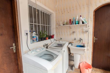 Casa à venda com 500m², 3 quartos e 5 vagas Casa à venda com 500m², 3 quartos e 5 vagasÁrea de Serviço