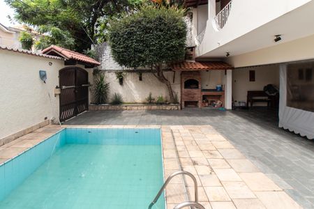 Casa à venda com 500m², 3 quartos e 5 vagas Casa à venda com 500m², 3 quartos e 5 vagasPiscina