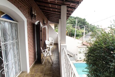 Casa à venda com 500m², 3 quartos e 5 vagas Casa à venda com 500m², 3 quartos e 5 vagasSala - Varanda