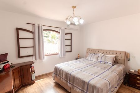 Casa à venda com 500m², 3 quartos e 5 vagas Casa à venda com 500m², 3 quartos e 5 vagasSuíte 1