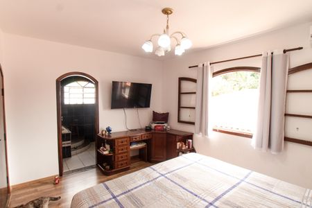 Casa à venda com 500m², 3 quartos e 5 vagas Casa à venda com 500m², 3 quartos e 5 vagasSuíte 1