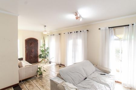 Casa à venda com 500m², 3 quartos e 5 vagas Casa à venda com 500m², 3 quartos e 5 vagasSala