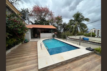 Casa à venda com 170m², 2 quartos e sem vagaÁrea comum