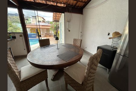 Casa à venda com 170m², 2 quartos e sem vagaÁrea comum