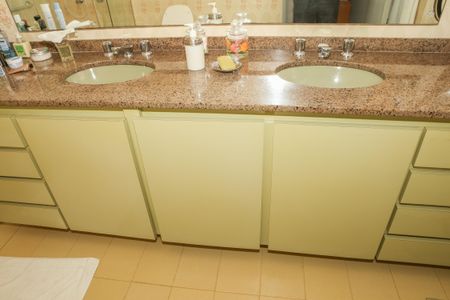 Casa à venda com 206m², 3 quartos e 4 vagas Casa à venda com 206m², 3 quartos e 4 vagasBanheiro da Suíte