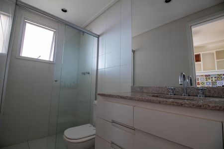 Apartamento à venda com 205m², 3 quartos e 3 vagasBanheiro da Suíte 2
