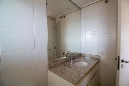 Apartamento à venda com 205m², 3 quartos e 3 vagasBanheiro da Suíte 2