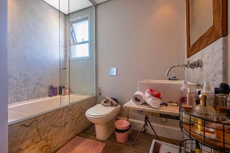 Apartamento à venda com 190m², 2 quartos e 3 vagas Apartamento à venda com 190m², 2 quartos e 3 vagasBanheiro