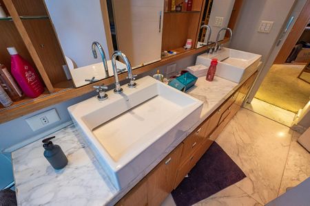 Apartamento à venda com 190m², 2 quartos e 3 vagas Apartamento à venda com 190m², 2 quartos e 3 vagasSuíte - Banheiro