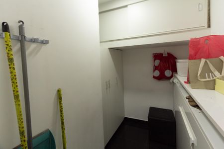 Apartamento à venda com 126m², 3 quartos e 2 vagas Apartamento à venda com 126m², 3 quartos e 2 vagasQuarto de Serviço