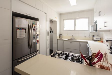Apartamento à venda com 126m², 3 quartos e 2 vagas Apartamento à venda com 126m², 3 quartos e 2 vagasCozinha
