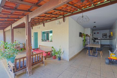 Casa à venda com 220m², 4 quartos e 6 vagas Casa à venda com 220m², 4 quartos e 6 vagasVaranda da Cozinha