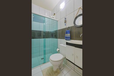 Casa à venda com 220m², 4 quartos e 6 vagas Casa à venda com 220m², 4 quartos e 6 vagasBanheiro 2