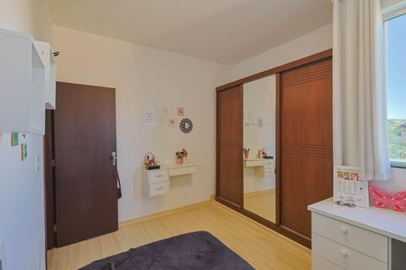 Casa à venda com 220m², 4 quartos e 6 vagas Casa à venda com 220m², 4 quartos e 6 vagasQuarto 3