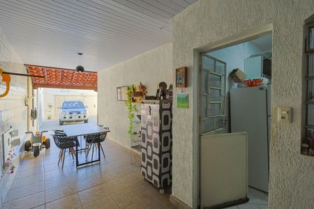 Casa à venda com 220m², 4 quartos e 6 vagas Casa à venda com 220m², 4 quartos e 6 vagasVaranda da Cozinha