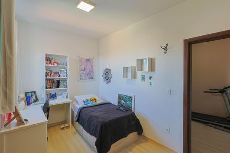 Casa à venda com 220m², 4 quartos e 6 vagas Casa à venda com 220m², 4 quartos e 6 vagasQuarto 3