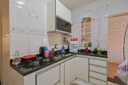 Casa à venda com 220m², 4 quartos e 6 vagas Casa à venda com 220m², 4 quartos e 6 vagasCozinha