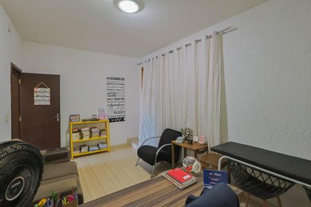 Casa à venda com 220m², 4 quartos e 6 vagas Casa à venda com 220m², 4 quartos e 6 vagasQuarto 1