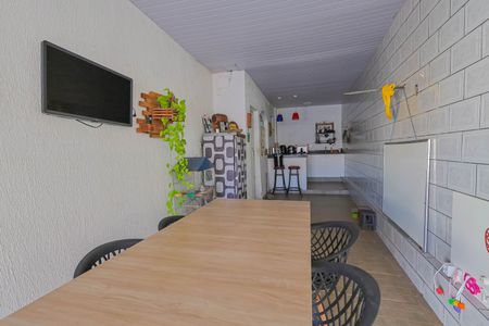 Casa à venda com 220m², 4 quartos e 6 vagas Casa à venda com 220m², 4 quartos e 6 vagasÁrea Gourmet