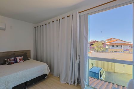 Casa à venda com 220m², 4 quartos e 6 vagas Casa à venda com 220m², 4 quartos e 6 vagasQuarto 4 - Suíte