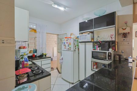 Casa à venda com 220m², 4 quartos e 6 vagas Casa à venda com 220m², 4 quartos e 6 vagasCozinha